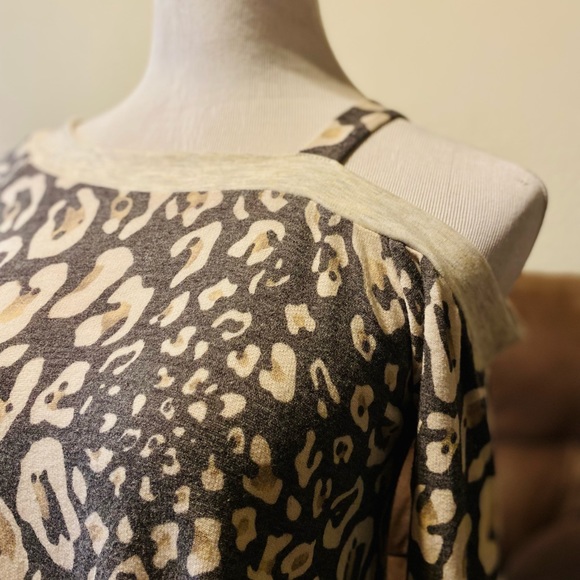 Now N Forever Asymmetrical One Shoulder Leopard Print Sweater - Picture 3 of 7